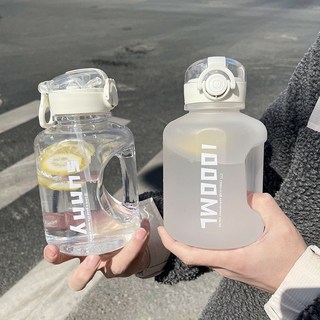 大容量高顏值水杯 學生運動便攜塑料杯 戶外噸噸桶, 【食品級PC】透明粉-0.9L,【可手提杯子】+清潔刷子, 1個