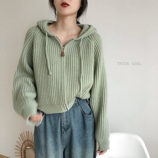 《杜達女孩》厚磅粗針皮標 連帽短版針織外套 女