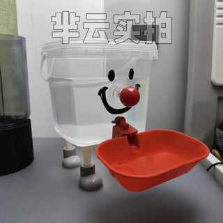 寵物貓咪自動加水飲水機 不插電便攜式大容量飲水器, 1個, 加厚已打孔方桶+四隻灰白色腳+紅鼻笑臉+