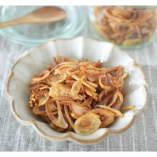 酥脆油蔥酥，提味增香，拌飯拌麵佐餐皆宜，古早味油蔥酥，台灣風味紅蔥酥, 600g, 1個