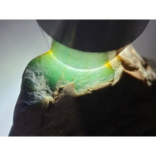 七彩翡翠 危料 瓜料 瓜地馬拉 脫砂 發黑 原石 賭 冰種 牌子 戒面, 1個