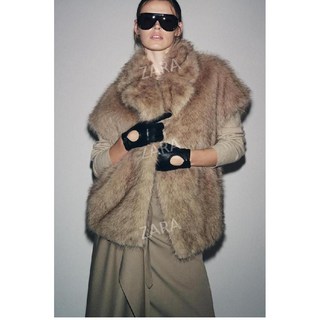 자라 데코레이션 페이크 퍼 효과 칼라 민소매 조끼 베스트 zara 2025