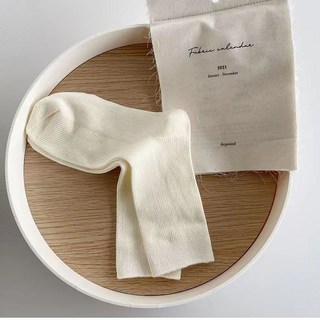 簡約純色棉質襪子，舒適透氣，多色可選，柔軟親膚，彈性襪口，吸濕排汗