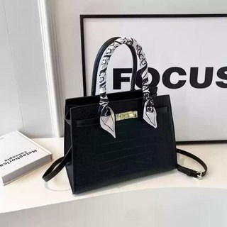 지옥에서 온 판사 3화 박신혜 핸드백 가방 강빛나 스카프 페미닌 의상 옷 패션 웨딩백 대용량 신부 크로스백, 블랙 UA 메탈 도톰한 원단