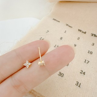 it's.ME 幸運草鑲鑽耳針 925純銀 養耳針棒 韓國小眾設計 金銀耳環耳飾耳針耳墜耳針首飾銀飾金飾 閨密生日禮物