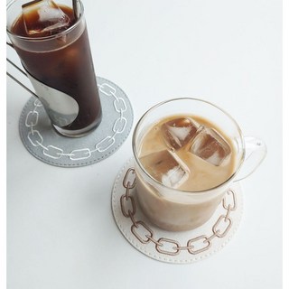 아르떼펠레 방수 인조 가죽 체인 자수 원형 티코스터 컵받침 4P 5color, 화이트(로즈골드스티치)