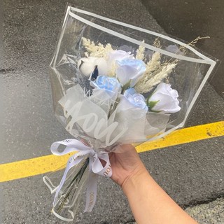 畢業花束 乾燥花束 向日葵 玫瑰花 教師節花束 滿天星 母親節花束 香皂花 永生花 乾燥花 康乃馨 禮物 情人 附提袋, 碎冰藍香皂玫瑰花束(5朵)