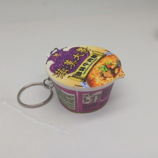 肥婆奶奶 微縮食玩鑰匙圈 仿真泡麵 鑰匙圈吊飾 滿漢大餐 來一客 辛拉麵 包包吊飾 鑰匙扣 娃娃機批發 生日禮物 維力, 1個, 滿漢-紫色, 紫色