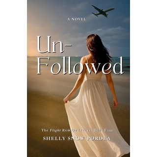 (英文圖書)Unfollowed: A Flight Risk Spy Romance: Book Four 平裝版, Little Black Book Publishing, 英文