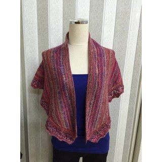 日本nikke cls花毛線披肩，優雅花紋設計，秋冬保暖時尚單品