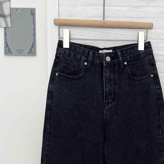 高腰闊腿牛仔長褲，後反摺造型口袋，顯瘦寬鬆丹寧褲