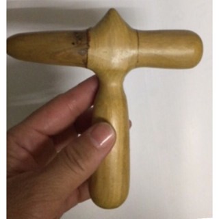 按摩一級棒 梢楠木十字按摩器《57健康酮學彙》肩頸背部穴位按摩, 1個