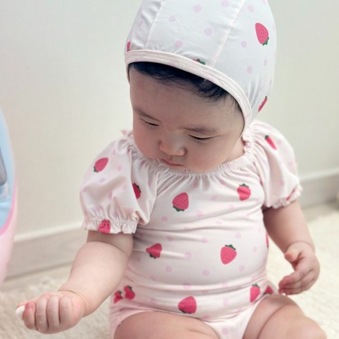 로이앤한나 딸기 여아 여자아기 셔링 반팔 원피스 수영복 수모 세트 북유럽풍수영복
