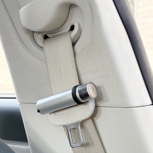 훠링 안전벨트 고정형 비상탈출 차량용 망치 벨트커터 후기 분석 - 사용 예시