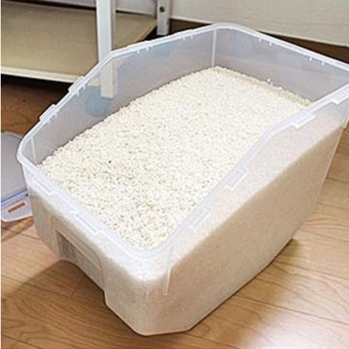 락앤락 쌀통 후기 분석 - 계량컵 사용 모습