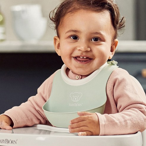 이유식 묻은 옷 걱정 끝 베이비뵨 턱받이로 편안한 식사 시간