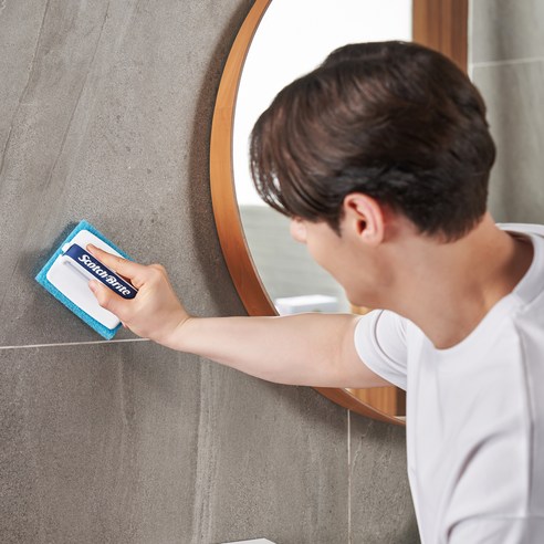 스카치브라이트 크린스틱 실제 사용 중인 모습 및 거품 발생 확인