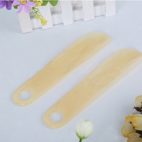 발뒤꿈치의 불편함, 이제 원이네 고탄성 구두주걱 헤라로 부드럽게 해결하세요.