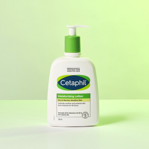 세타필 로션의 부드러운 제형을 보여주는 클로즈업 이미지 후기 분석