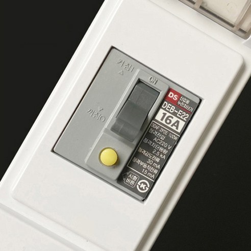 이어지다 누전차단 고용량 멀티탭 3구 OSN323 후기 분석 - 3구 콘센트 부위