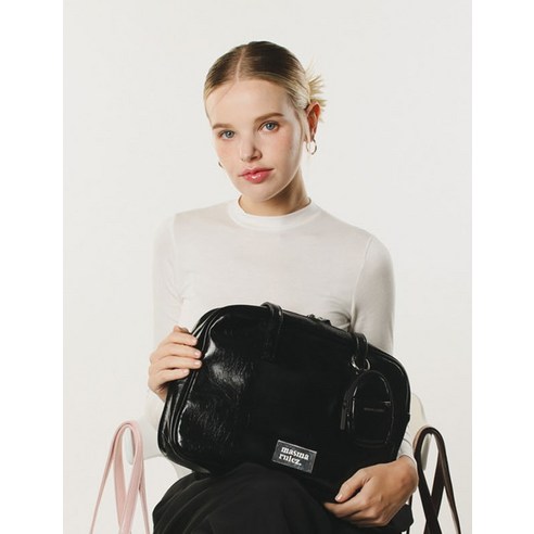 마스마룰즈 여성용 304 레더 숄더백 + 파우치 세트 후기 분석 - 착용 샷 및 실루엣