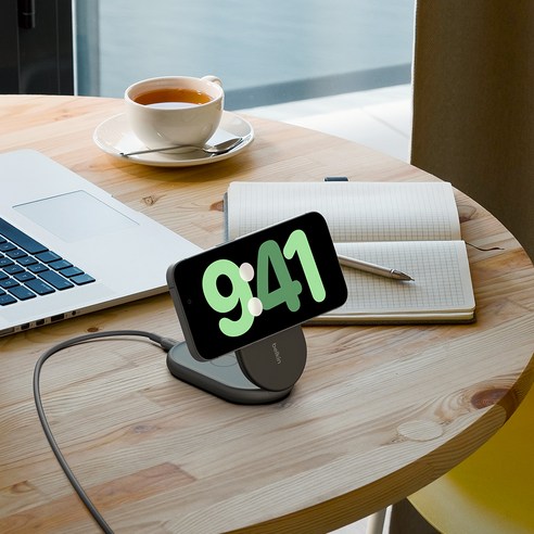 벨킨 부스트업 Qi2 15W 2in1 마그네틱 폴더블 고속 무선 충전기 1.5m 후기 분석 - 후면 포트 구성