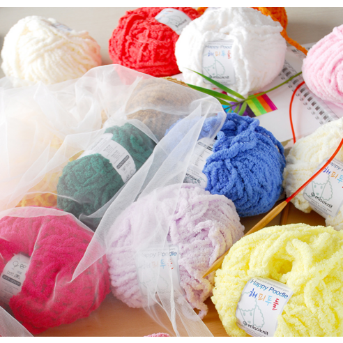 부드러움에 녹아내리는 겨울 저녁의 포근함, 뜨개질의 재미를 더해주는 센스 있는 구성