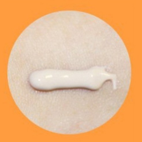 야외 활동 시 자외선 차단과 워터프루프 기능 설명 이미지