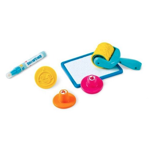 핑크퐁 아기상어 워터매직매트 후기 분석 - 매트 펼친 모습과 캐릭터 디자인