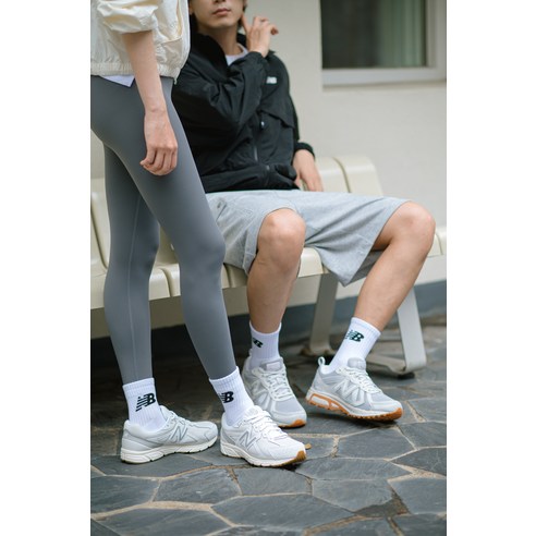 뉴발란스 스탠다드 쿠션 중목 양말 4팩 세트 NBCSDMDS 후기 분석 - 착용 실루엣