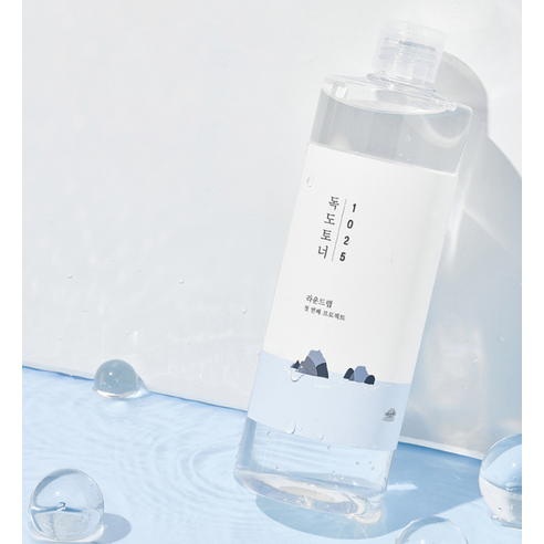라운드랩 독도 토너 사용 모습 이미지