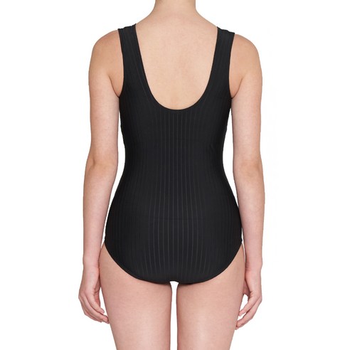 사이즈 걱정 없이 즐기는 자신감 넘치는 여름 물놀이