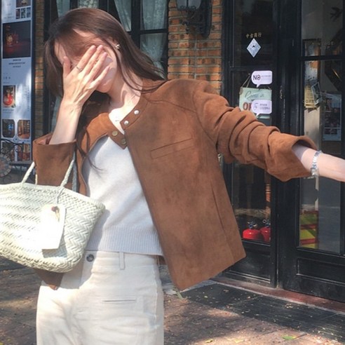 어반라인 여성용 오브제 언발단추 세미크롭 자켓