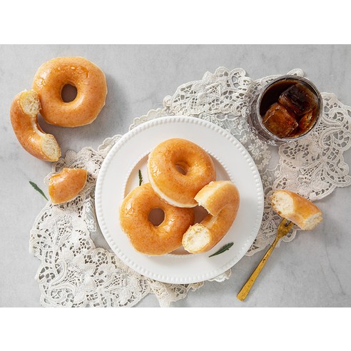 오리지널 글레이즈드 도넛은 달콤함의 정수입니다.