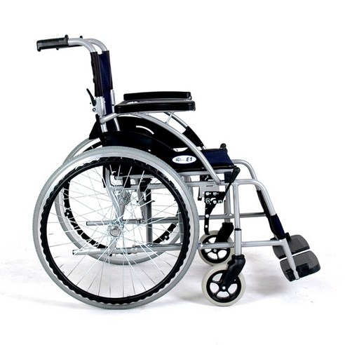 가볍고 편리한 휠체어로 일상의 불편함을 해소하세요