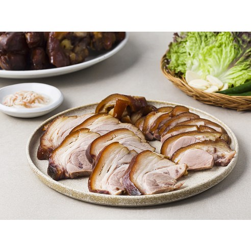 한돈 갓성비 족발 (냉장), 2.5kg, 1개 후기 분석 - 푸짐한 양의 플레이팅