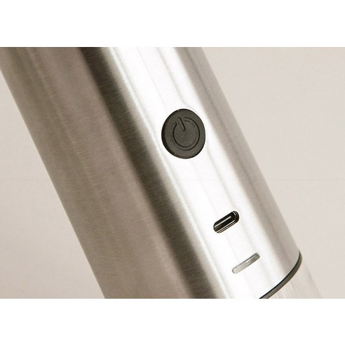 마리슈타이거 프로피 듀오 전자동 소금후추 그라인더 후기 분석 - 조리 중 한 손 사용 모습