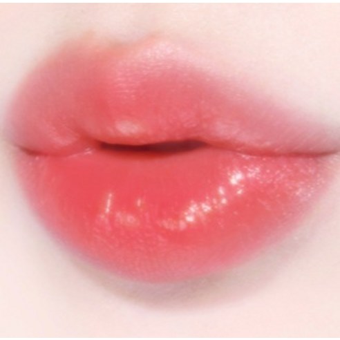 촉촉함과 생기가 하루 종일 당신의 입술을 지키는 방법