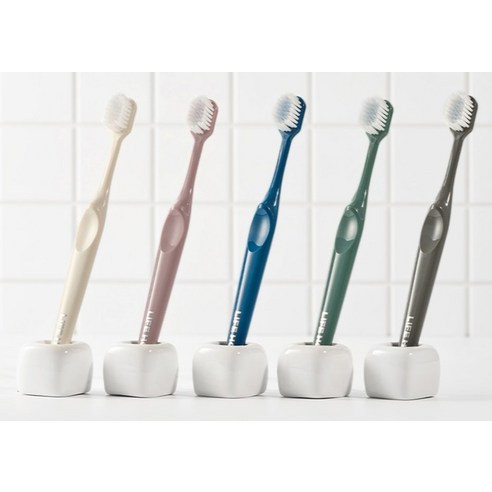 잇몸을 보호하며 플라그까지 완벽하게, 이중미세모 와이드 칫솔로 개운함을 느끼세요.