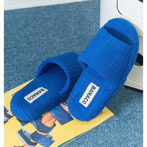 바나코 비비드 테리 룸 슬리퍼의 폭신한 테리 안감과 푹신한 착화감을 보여주는 클로즈업 이미지