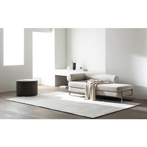 먼지 걱정 없이 깨끗하고 안전한 우리 집 바닥, 심플먼트 이지케어 워셔블 항균 코튼 벨벳 러그와 함께하세요.