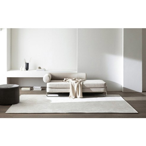 먼지 걱정 없이 깨끗하고 안전한 우리 집 바닥, 심플먼트 이지케어 워셔블 항균 코튼 벨벳 러그와 함께하세요.