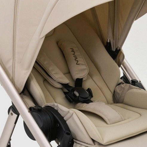 아이와의 외출, 불편함은 이제 그만 리안 유모차로 편안함을 더하세요