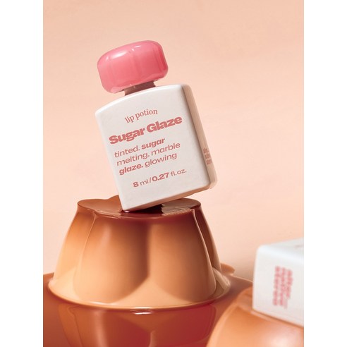 촉촉함과 생기로 하루 종일 빛나는 당신의 입술