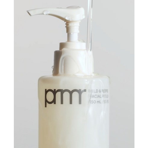 묵은 각질 제거와 즉각적인 수분 공급으로 되찾는 맑고 촉촉한 피부