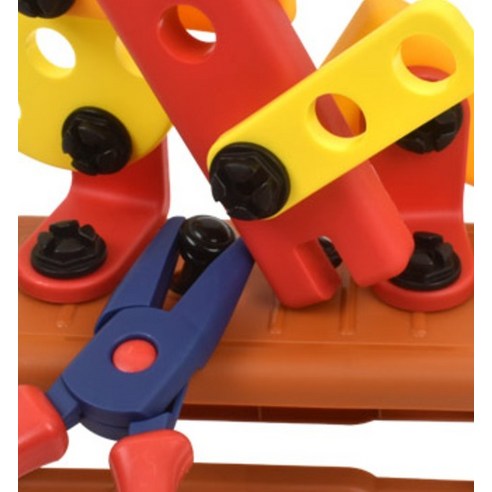 아이의 손에 쥐어진 헬로카봇 전동드릴 실제 크기 비교