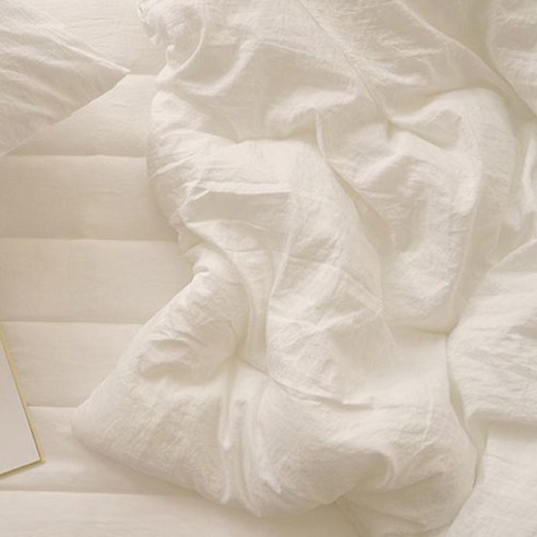 사계절 내내 쾌적함과 따뜻함을 제공하는 아임베딩 슈크림 모달 차렵이불