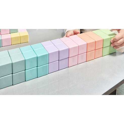 벨베이비 네모 자석블럭을 활용한 입체 조형물 예시