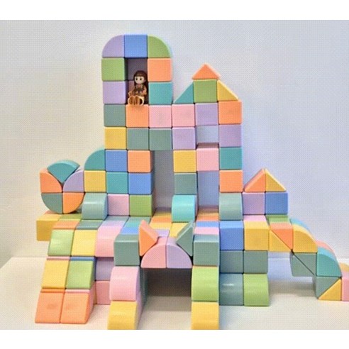 다양한 각도에서 본 벨베이비 자석블럭 세트 구성