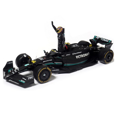 브라고 1 : 24 메르세데스 W14 F1 머신 + 드라이버 피규어 44번 루이스 해밀턴 세트, 혼합색상, 1세트